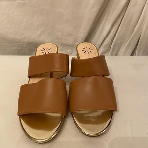 Isaac Mizrahi Live tan slip on sandals NWT